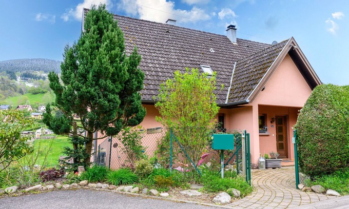 Freland Apartment | Mountain Gîte – Vosges Alsaciennes with Mountain View, Shared Terrace and Wi-Fi