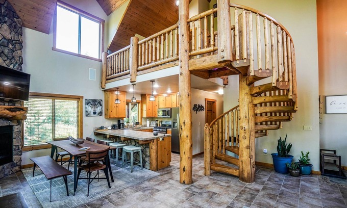 Klamath Falls Cabin | Mountain Home Cabin Retreat near Lake of the Woods and Crater Lake