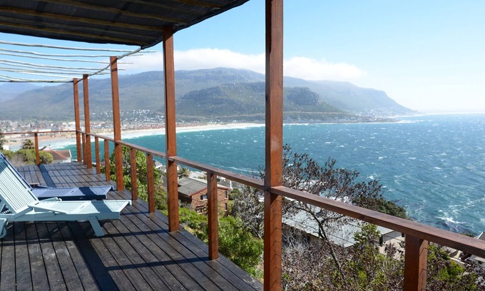 Fish Hoek House | Mountain King cottage- watch the oceans from top of the world