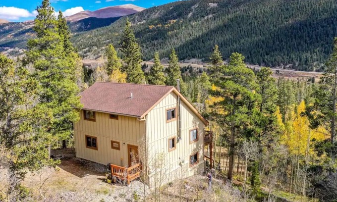 Alma Apartment | Mountain Lodge Retreat