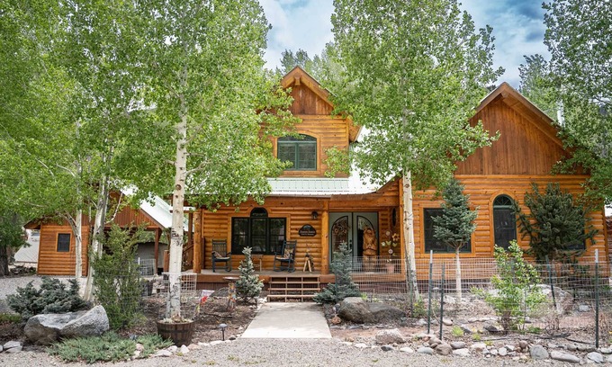 Lake City House | Mountain Memories - Riverfront Log Cabin, Immaculate, Beautifully Furnished, Blocks From Town!