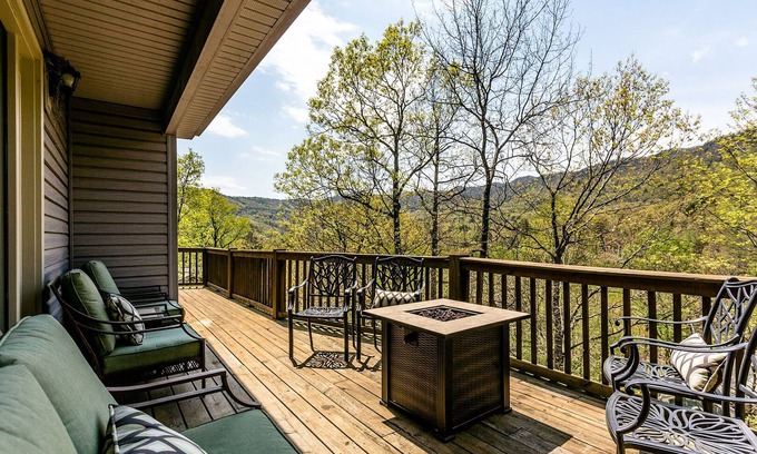 Massanutten House | Mountain Retreat with Game Table, Fire Pit & Dual Decks