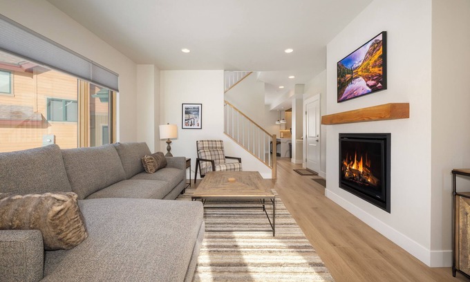 Pole Creek Meadows Cabin | Mountain retreat w/BBQ patio & ski storage