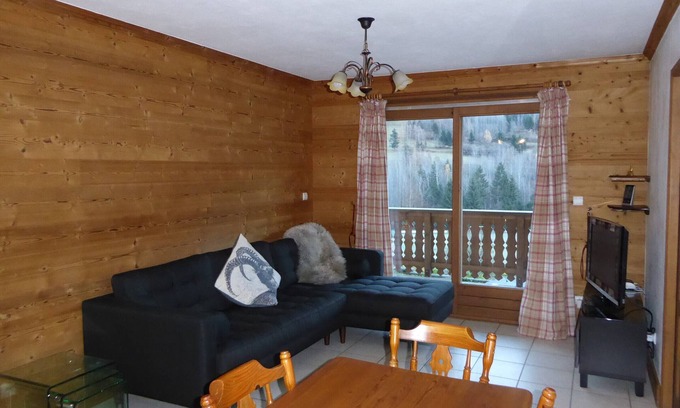 Bozel Apartment | Mountain Retreat with South-Facing Balcony, Near Lake and Ski Shuttle