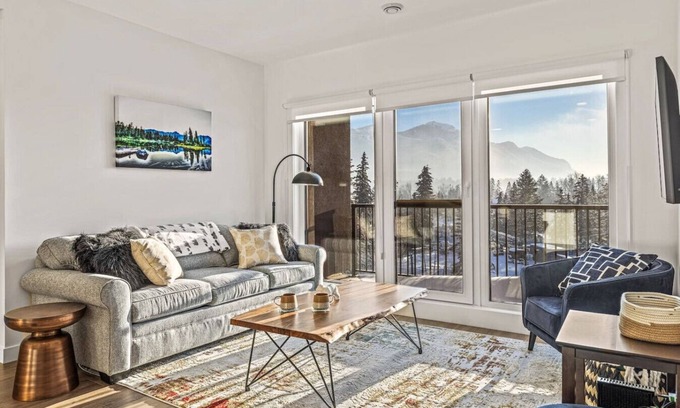 Golden Condo | Mountain & River View | 3BR Penthouse in Golden