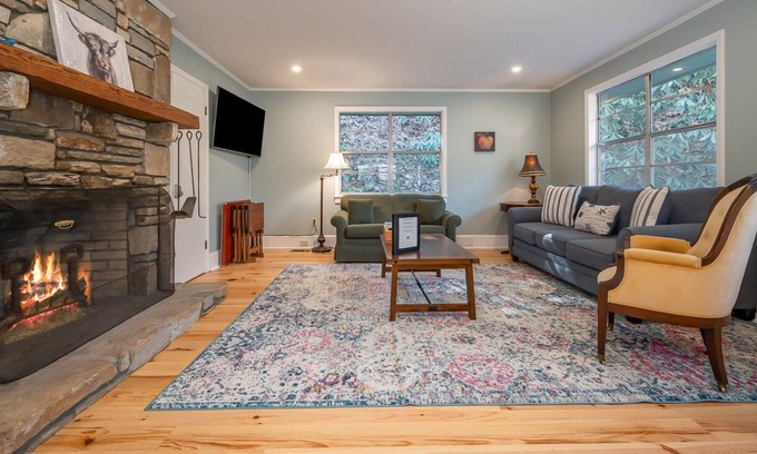 Skyland Cottage | Mountain Shadows Creekside Retreat: A peaceful cottage in with fire pit, right on the creek!