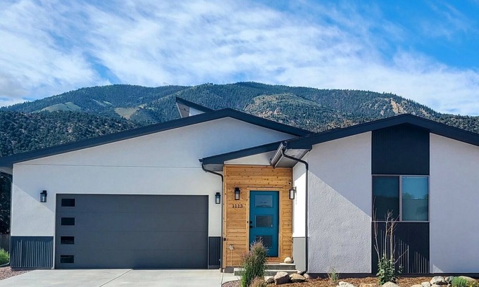 Poncha Springs House | Mountain Sol- Near Salida and Monarch Mountain Livin' the Colorado Dream!