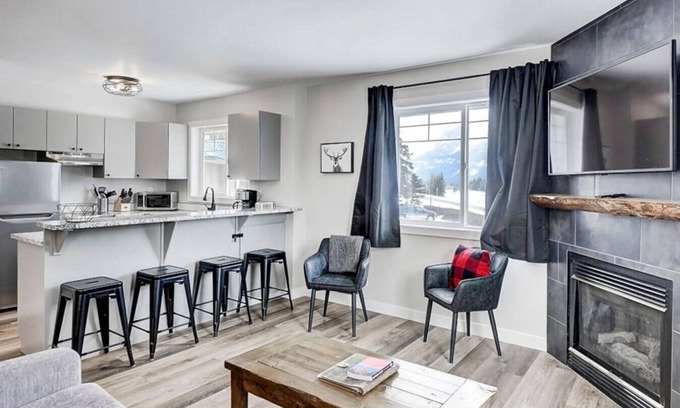 Harvie Heights Apartment | Mountain Spa Retreat, BBQ, and Firepit