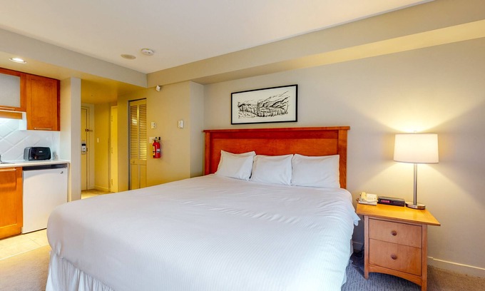 Whistler Village Apartment | Mountain studio with jetted tub & fireplace - walk to lifts - near golf