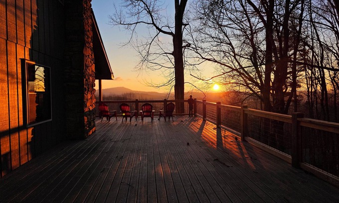 Cashiers Cabin | Mountain Sunrise Cabin near Cashiers with 2 story wrap- around deck & hot tub!