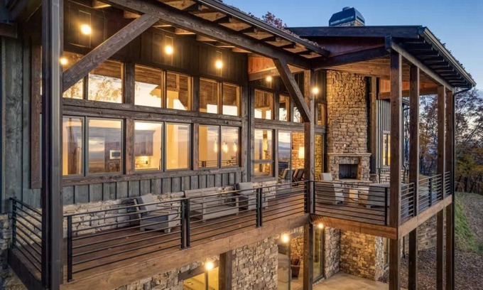 Mineral Bluff Cabin | Mountain Top Luxury Cabin/Hot tub/Mtn Views