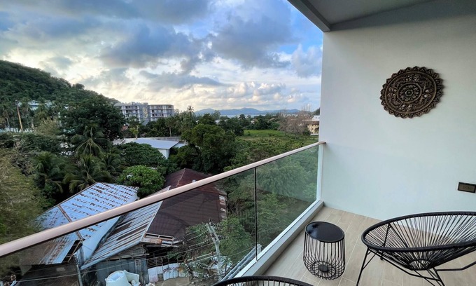 Cherngtalay Apartment | Mountain view apartment in Surin, washer, wifi