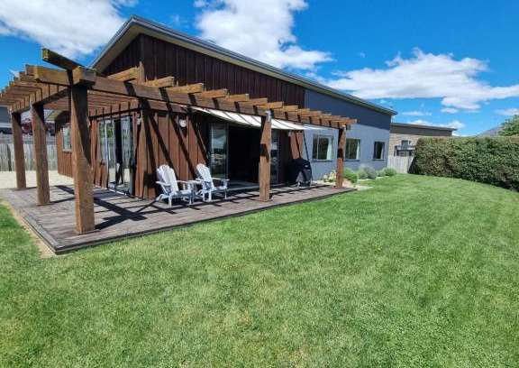 Wanaka House | Mountain View Hideaway