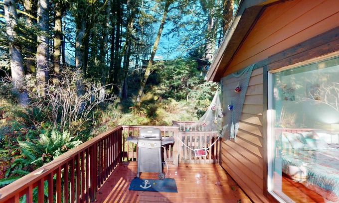 Brookings Cabin | Mountain view home in an oceanfront community above Whaleshead Beach