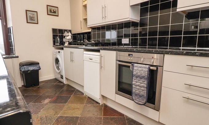 Slyne Cottage | MOUNTAIN VIEW, pet friendly in Slyne