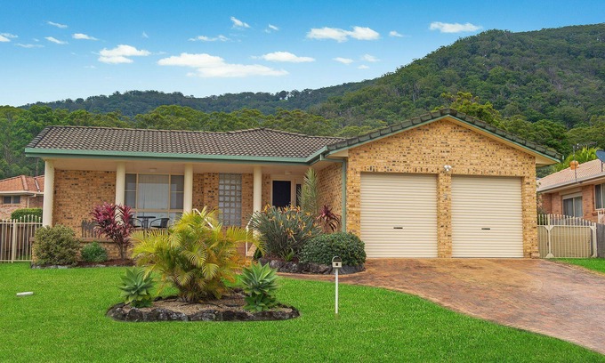 Laurieton House | Mountain View Retreat