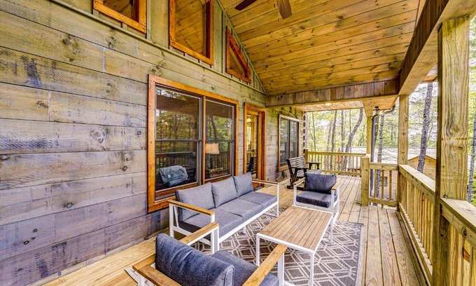 Cherry Log House | Mountain View Retreat
