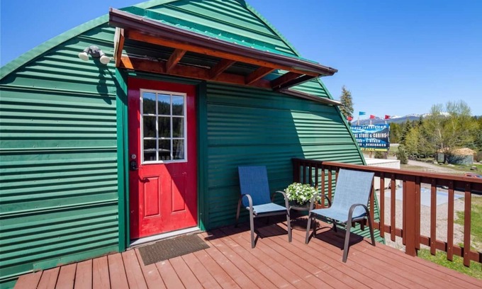 Coram Apartment | Mountain View Studio! 6 Miles to Glacier!