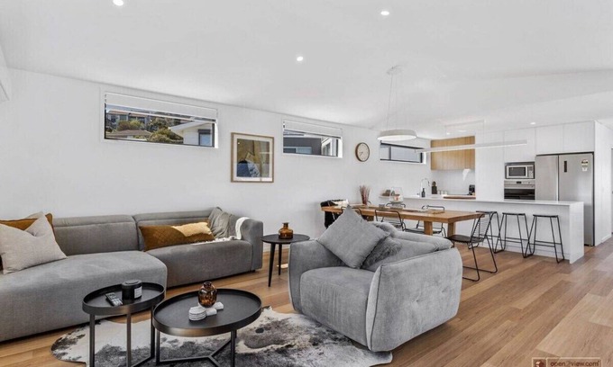 Bellerive House | "Mountain View Villa" Newly Built - 10 min to CBD