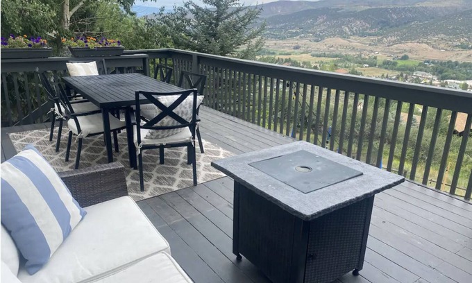 Edwards House | Mountain Views! Close to town and Minutes to Beaver Creek and Vail
