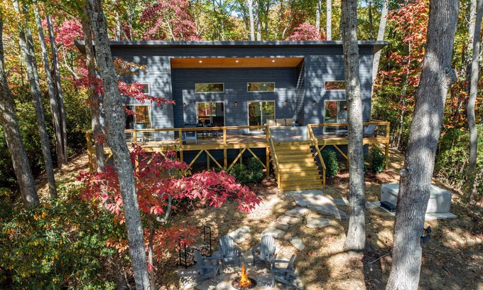 Hendersonville House | Mountain Views| Hot Tub | Fire Pit