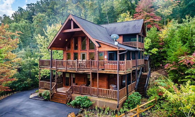 Wears Valley Cabin | Mountain Views! Luxury 5-STAR Cabin! Hot Tub & Private Hiking 🥾