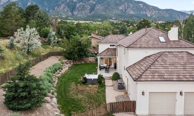 Southwest Colorado Springs House | Mountain Views, INDOOR-OUTDOOR POOL Access-Hot Tub