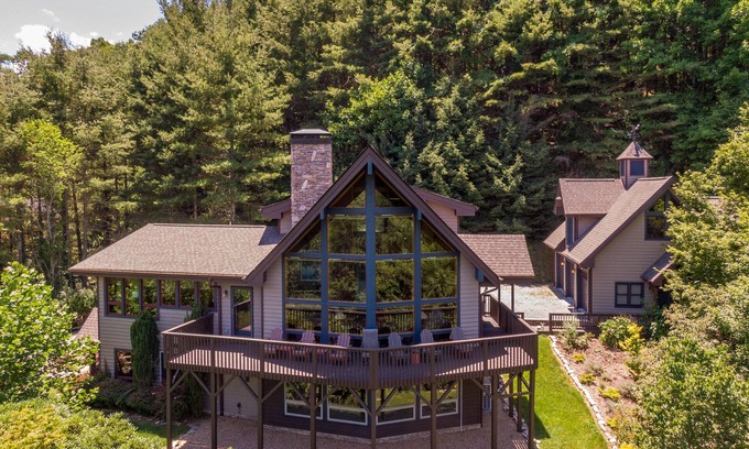 Sugar Grove Cabin | Mountaineer Manor- views, hot tub, 3 acres fenced in yard, pool table