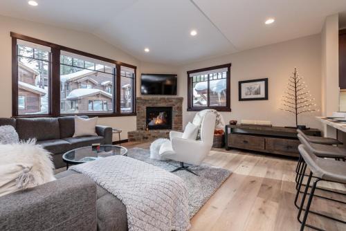 Mammoth Lakes House | Mountainside 15