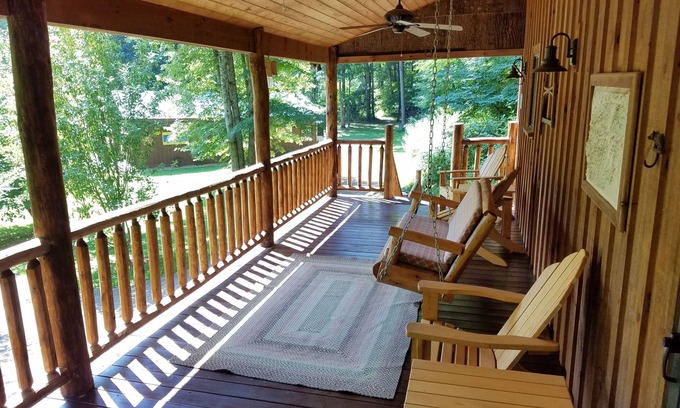 Canton Cabin | Mountainside cabin along the Pigeon River - Pickleball court on-site