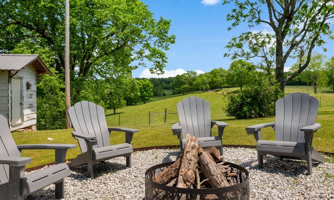 Kingston Other | Mountaintop Farmhouse near Whitaker Point Trail - Ideal for Family Getaways