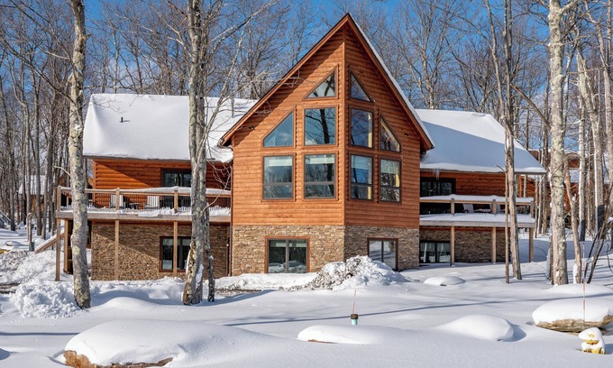 McHenry House | Mountaintop Views w/All Suites, Hot Tub & Arcade