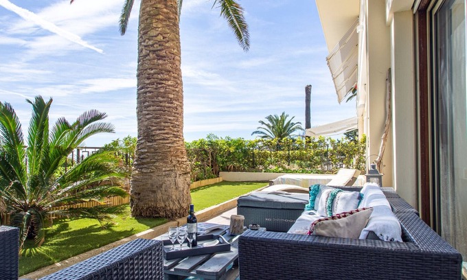 Pointe Croisette Condo | Mouré Rouge : Appartement 3 chambres avec piscine privée, jardin et parking