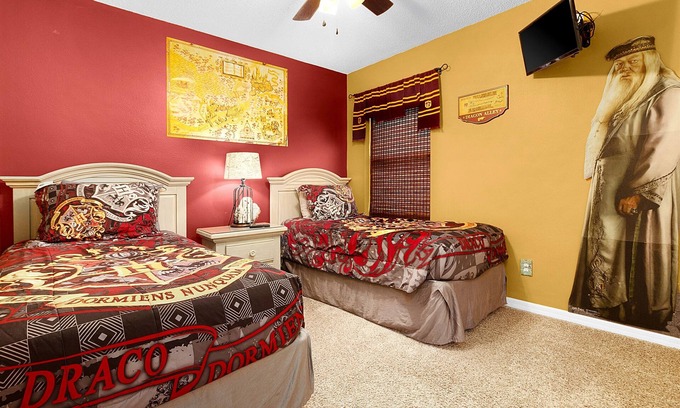 West Kissimmee Villa | Movie Magic House - Southern Pool, Themed Rooms!