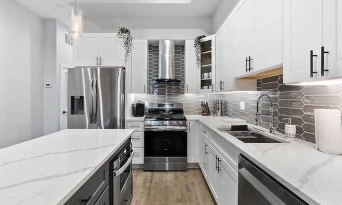 Brewerytown House | Movie Theater | Oversized Private Rooftop | 85" TV