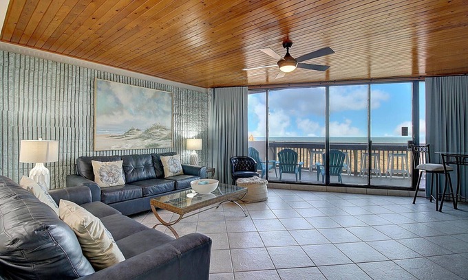Port Aransas Condo | MP304 | 2BD Beachfront Paradise | Resort Pools