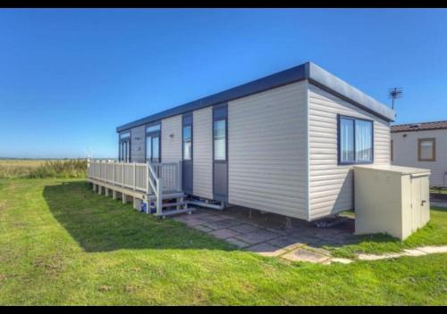 Camber Resort | MP502 - Camber Sands Holiday Park - Sleeps 6 - Small Dog - Gated Decking - Amazing Marsh Views