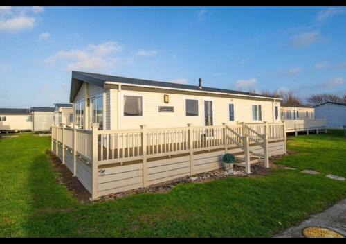 Camber Resort | MP630 Lodge - Camber Sands Holiday Park - Sleeps 8 - Huge Decking - Dishwasher - Washing Machine