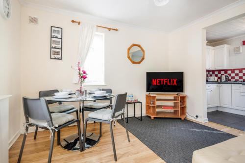 Watford Apartment | MPL Apartments - Woodside House by Harry Potter Studios