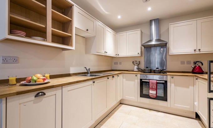Watford Apartment | Mpl Apartmentz-Queens Broadway Apt4- Cent-Watford