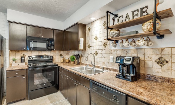 Grand Prairie Apartment | Mpressive Escape- Home away from home!