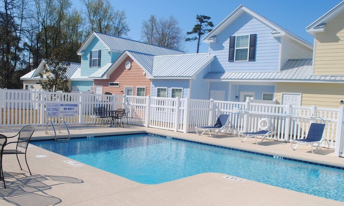 Myrtle Beach Cottage | MRV28, 2-Bedroom Cottage, 2 Blocks To Beach! Pool Front, Free WIFI