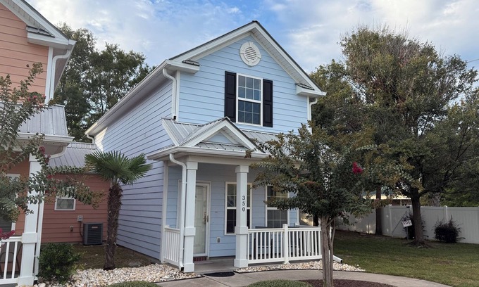 Myrtle Beach Cottage | MRV73, 3-Bedroom Cottage, 2 blocks To The Beach! Free WIFI, Free Parking