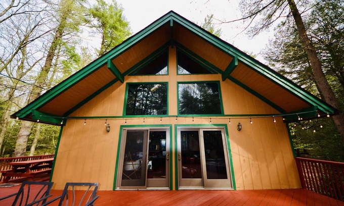 Pocono Pines Cottage | ⛰⛵️⛱Mt. Maplewood Lodge❤️1BR Couples★Romantic★Hot⛷Tub★Game Rm★Dogs+