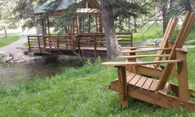 Cheyenne Crossing Cabin | Mt. Meadows Cabin on Spearfish Creek