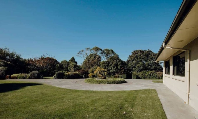 Okaiawa Apartment | Mt Taranaki Vista Rural Holiday Home