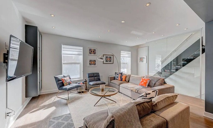 Montreal Apartment | MTL Townhouse- 3 bdr in the heart of the city