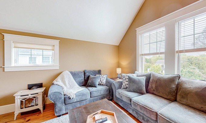 Camden Apartment | Mtn-view studio in great location with firepit, grill, fast WiFi, streaming, AC