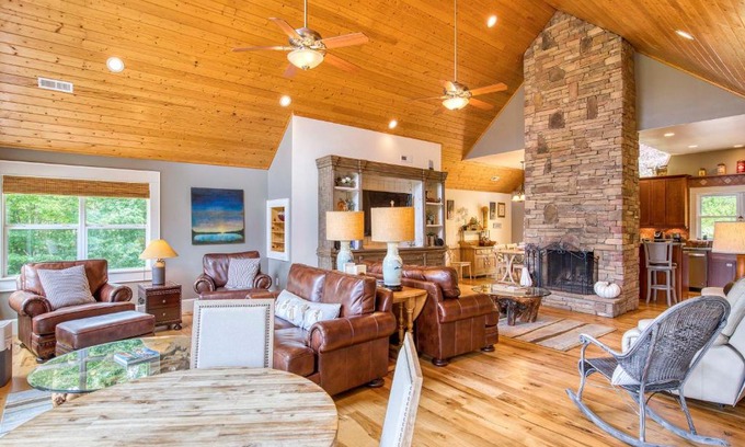 Waynesville House | Mtn-View Waynesville Home Less Than 1 Mile to Main St