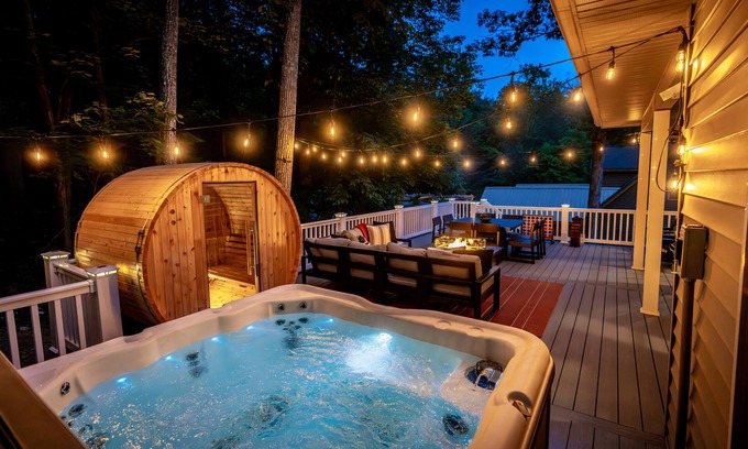 Massanutten House | Mtn Views|Expansive Decks|Hot Tub|Sauna|Theater